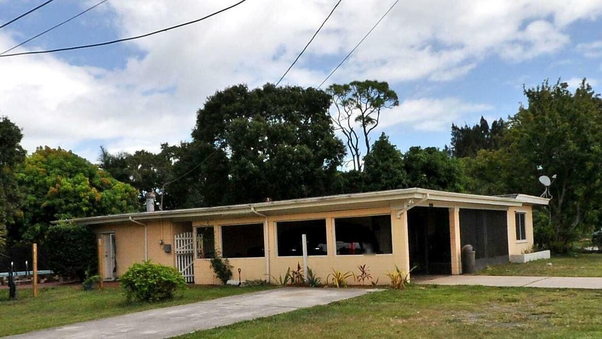 Property Photo:  2612 Delaware Avenue  FL 34947 