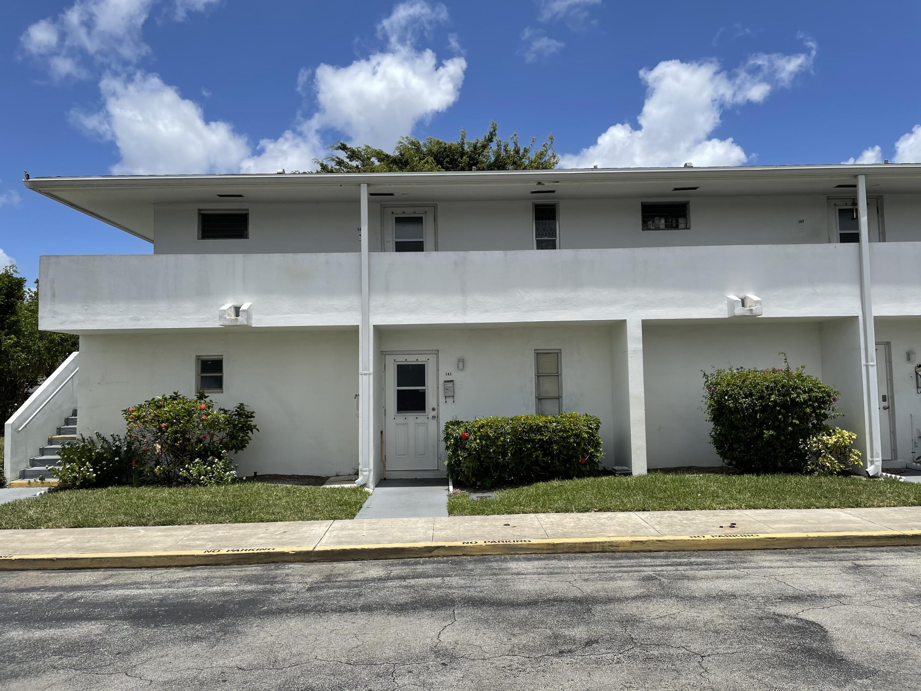 Property Photo: 148 West Court FL 33411
