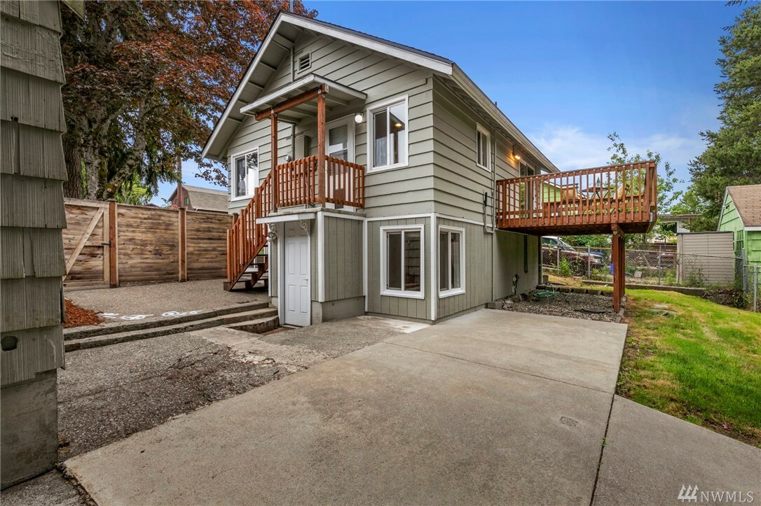 Property Photo:  2622 Perry Ave NE  WA 98310 