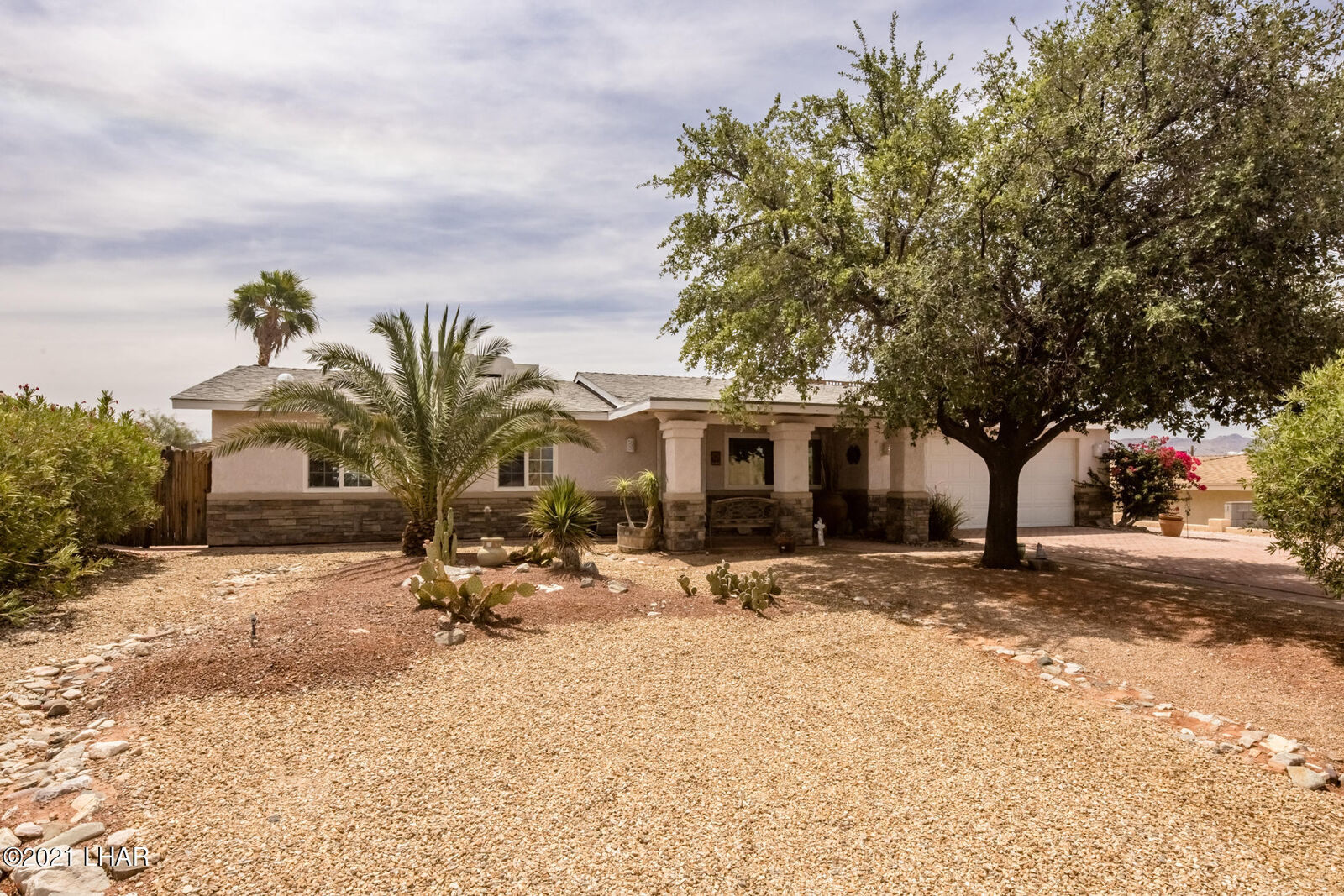 Property Photo: 1751 Rainbow Ave AZ 86403