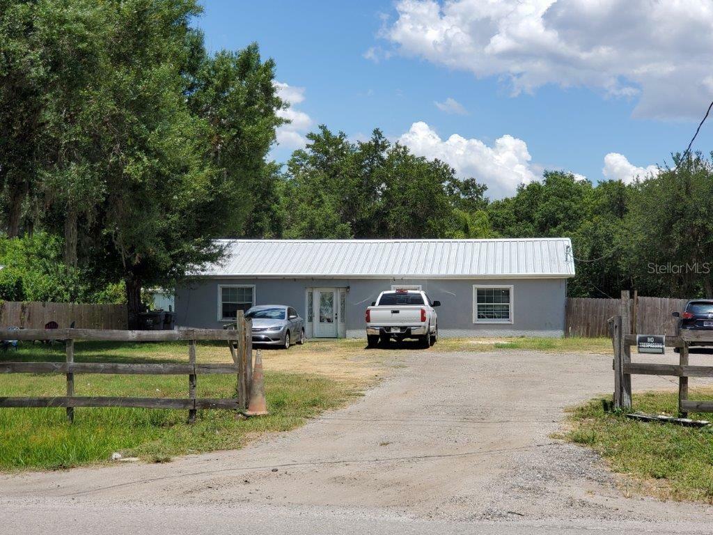 Property Photo:  2404 W Lake Drive  FL 33598 