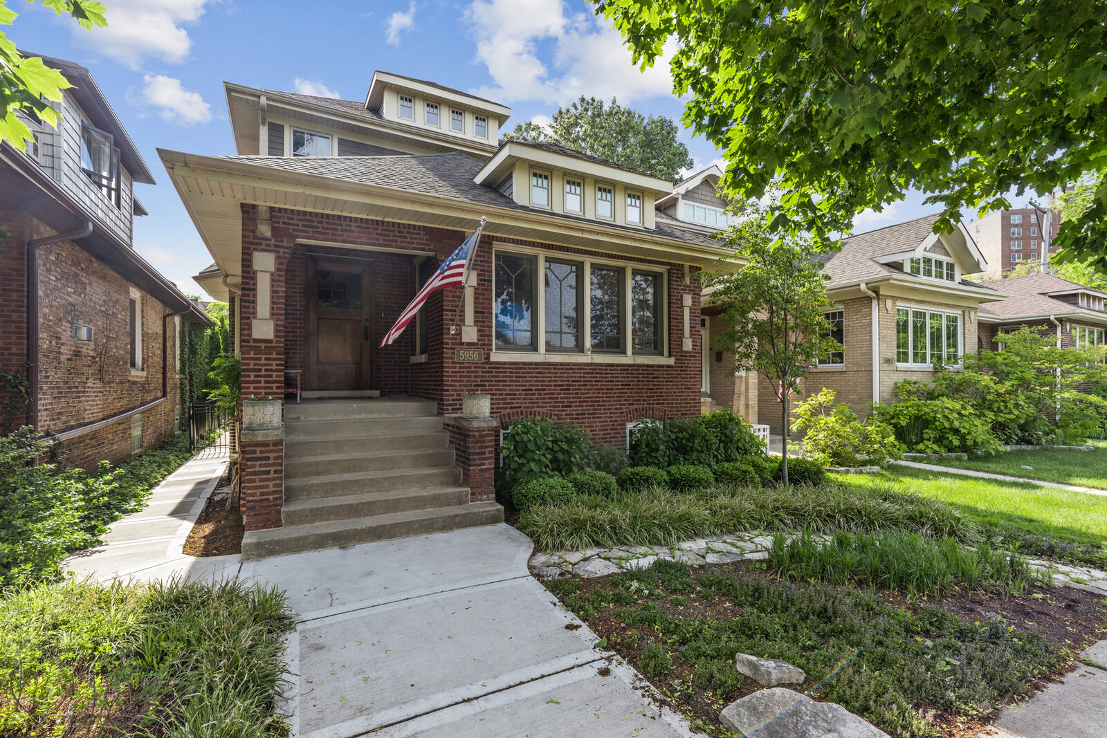 Property Photo:  5956 N Hermitage Avenue  IL 60660 