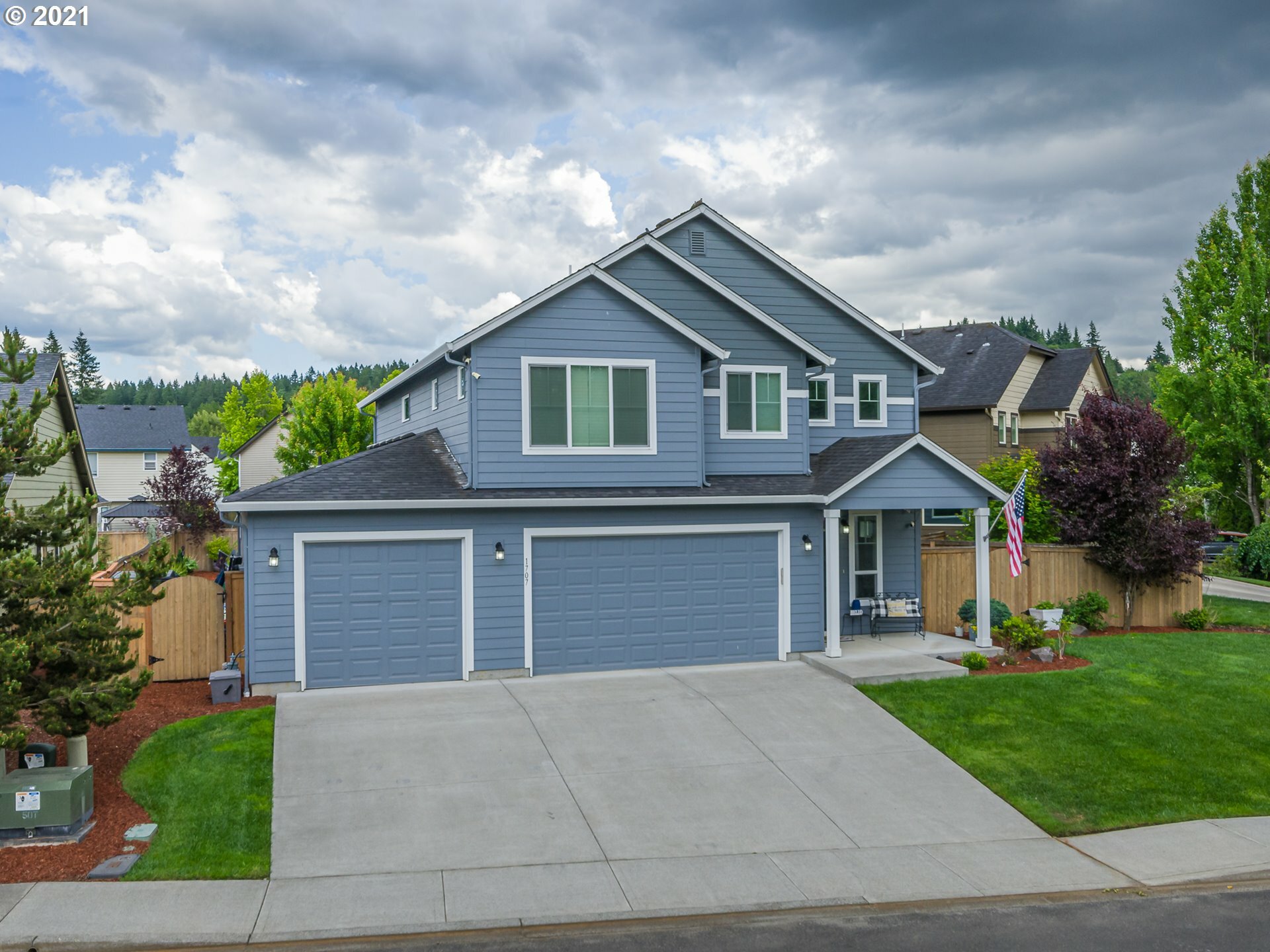 Property Photo:  1707 NE 16th Way  WA 98604 