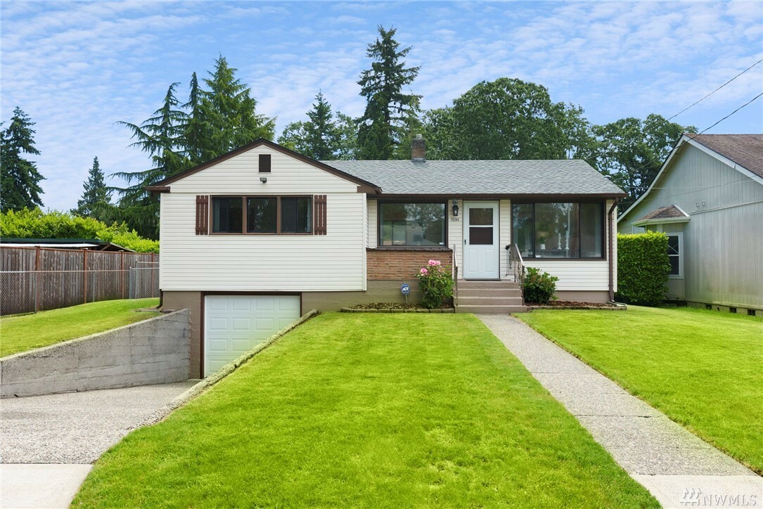 Property Photo:  15205 Grant Ave SW  WA 98498 