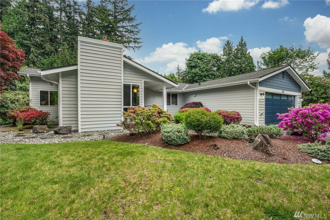 Property Photo:  22625 32nd Ave W  WA 98036 