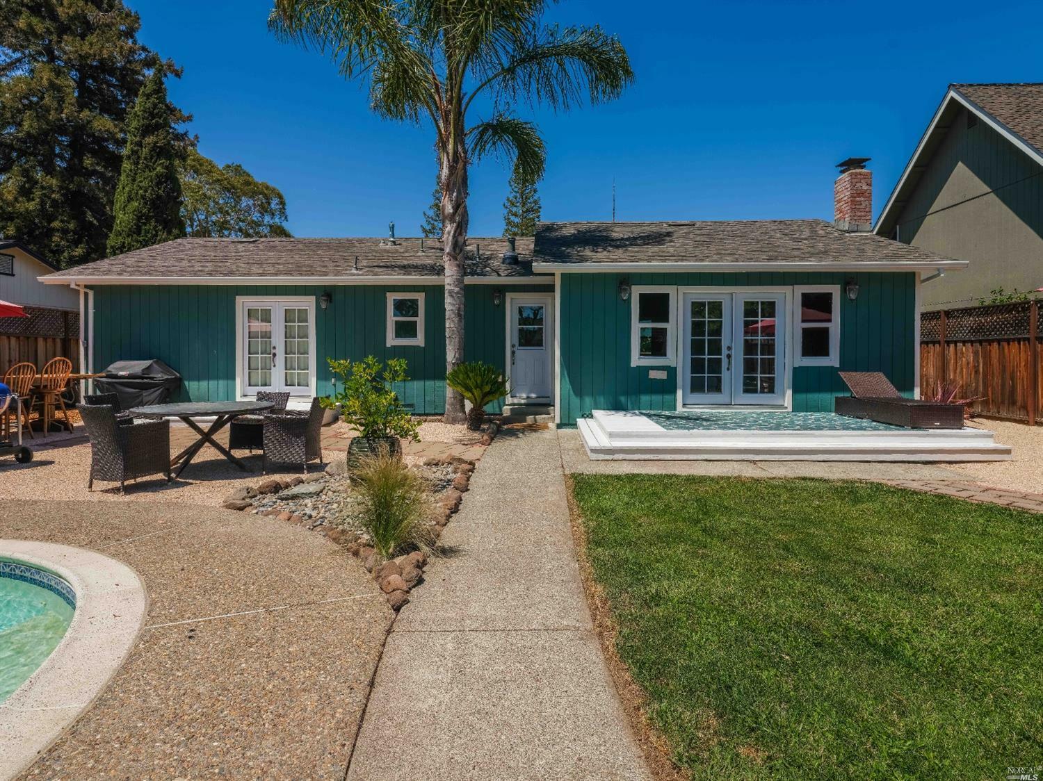 Property Photo:  527 Woodchuck Court  CA 95401 