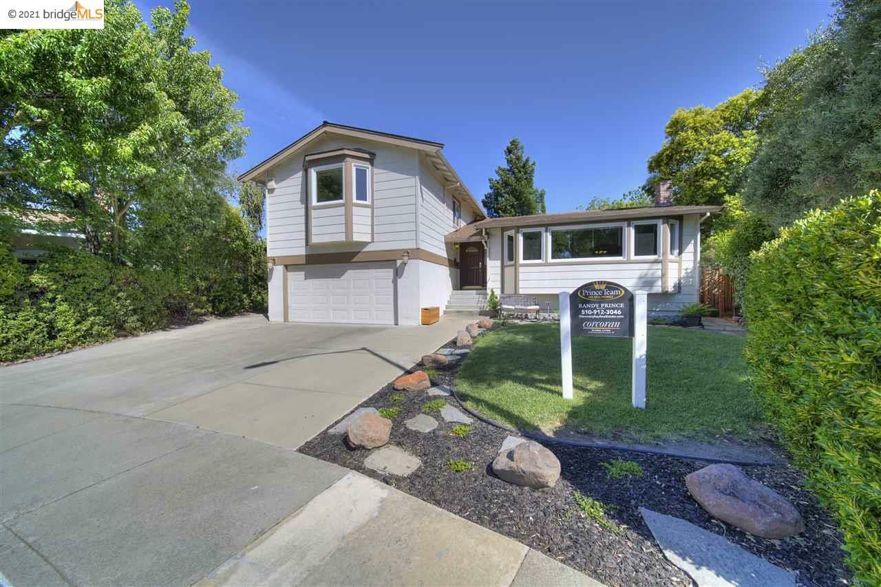 Property Photo:  504 Sitka Ct  CA 94598 