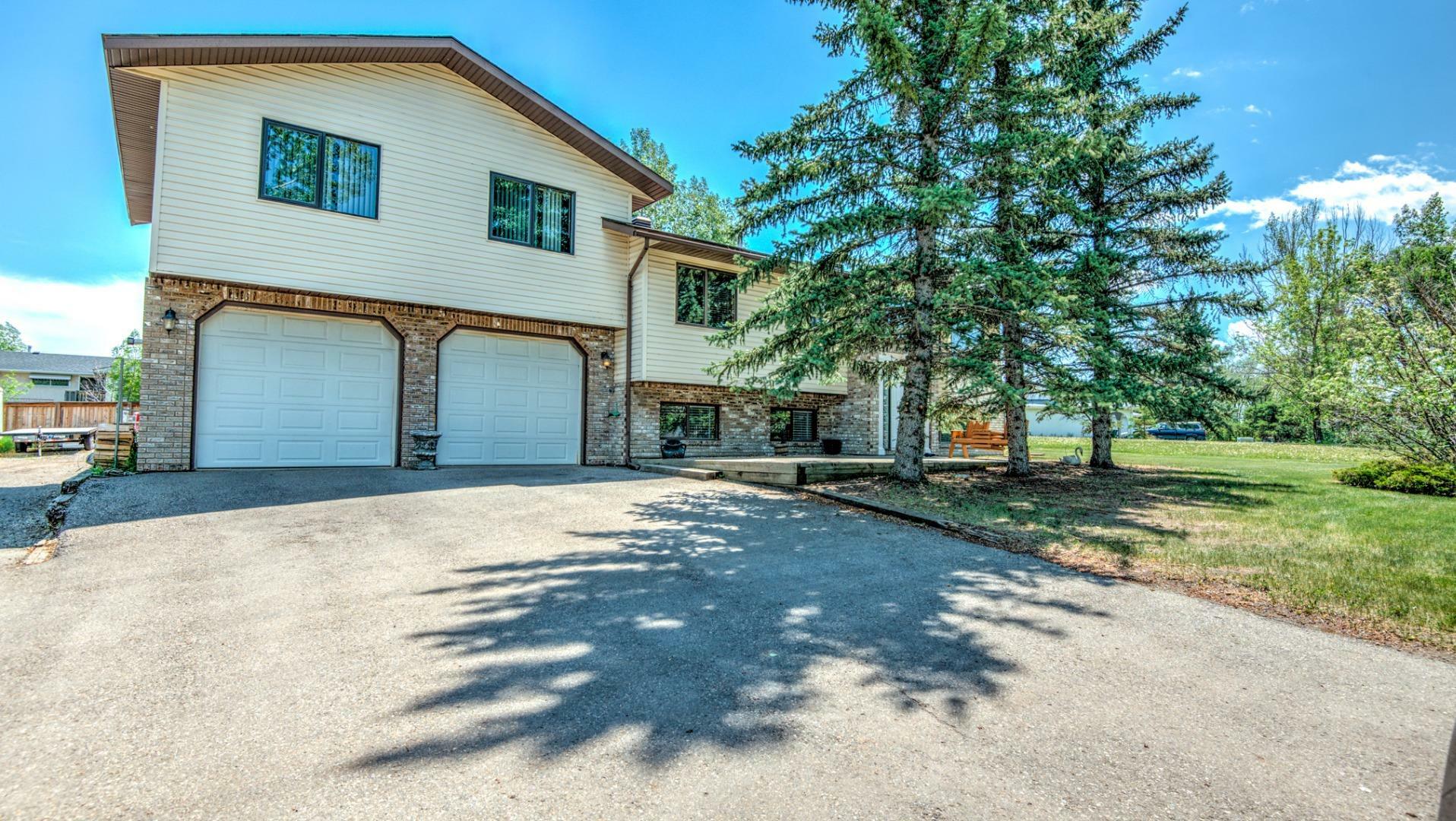 Property Photo: 594 East Chestermere Drive AB T1X 1A4