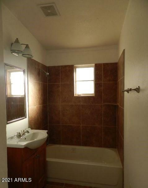 Property Photo:  1421 S Jentilly Lane  AZ 85281 