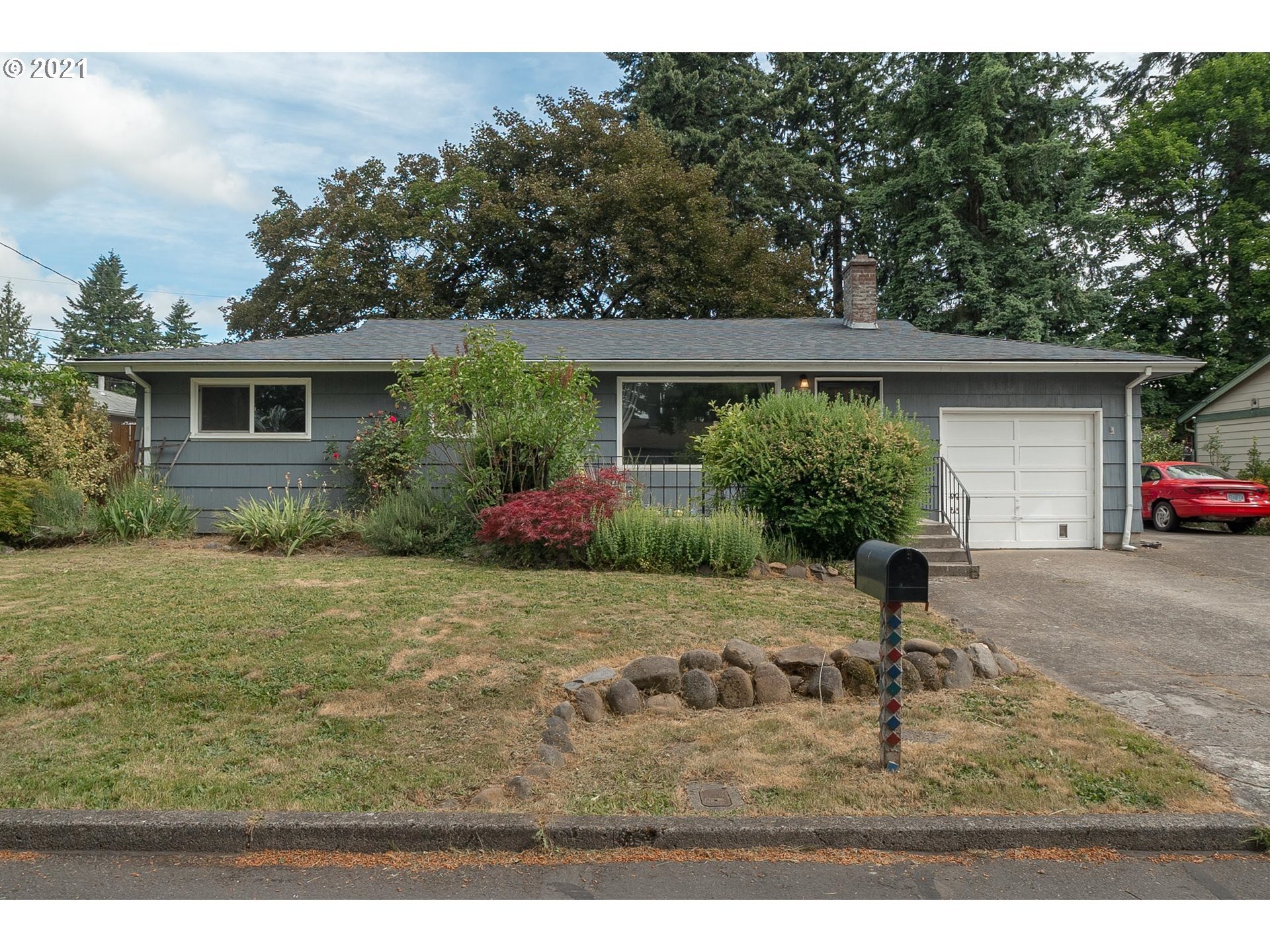 Property Photo: 16835 NE Davis St OR 97230