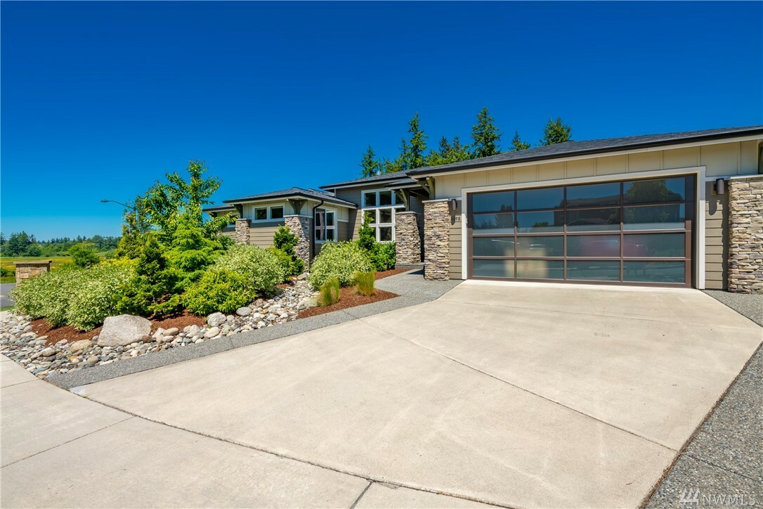 Property Photo:  6098 Monument Dr  WA 98248 