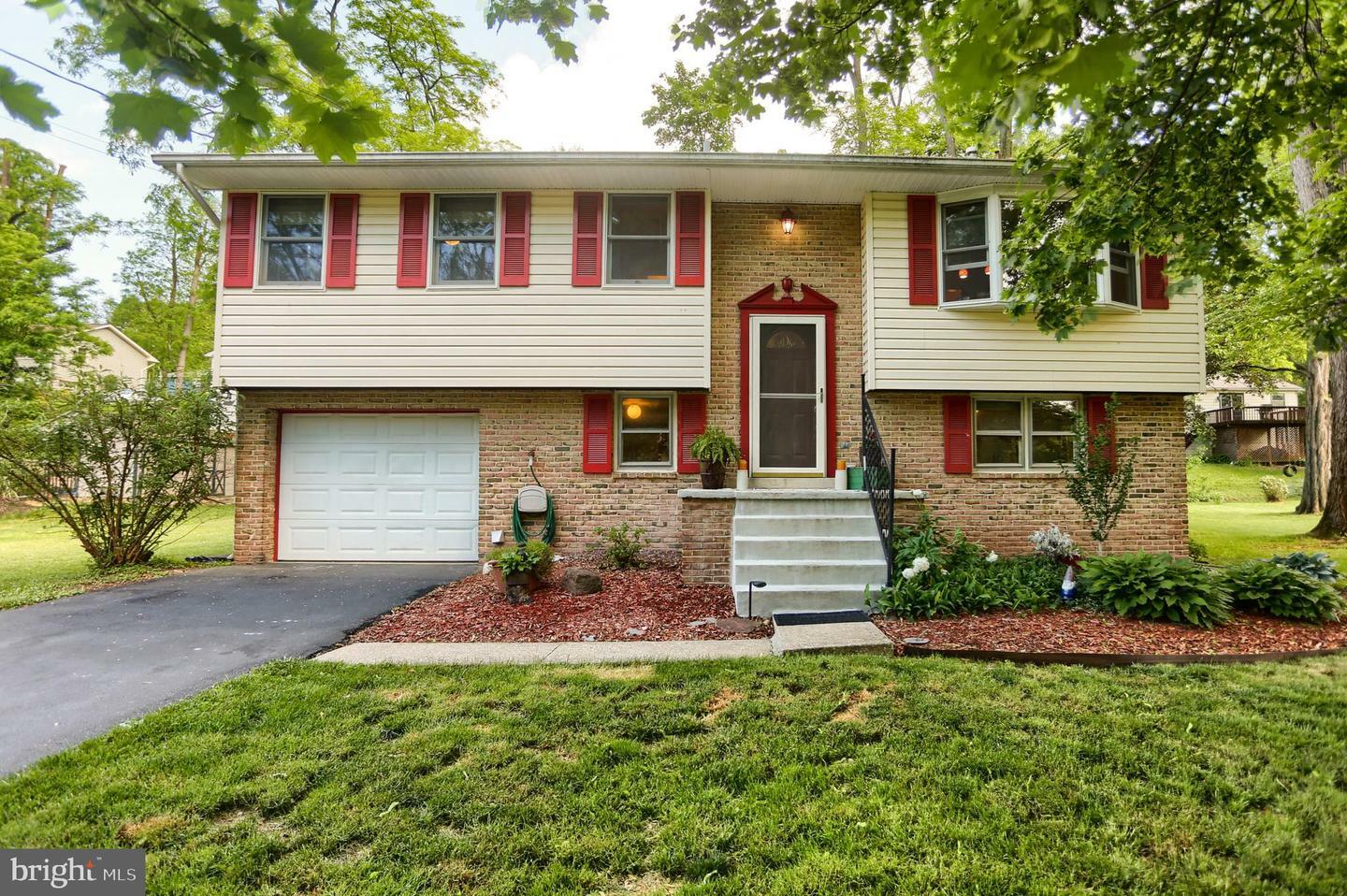 Property Photo: 205 Fetrow Lane PA 17070