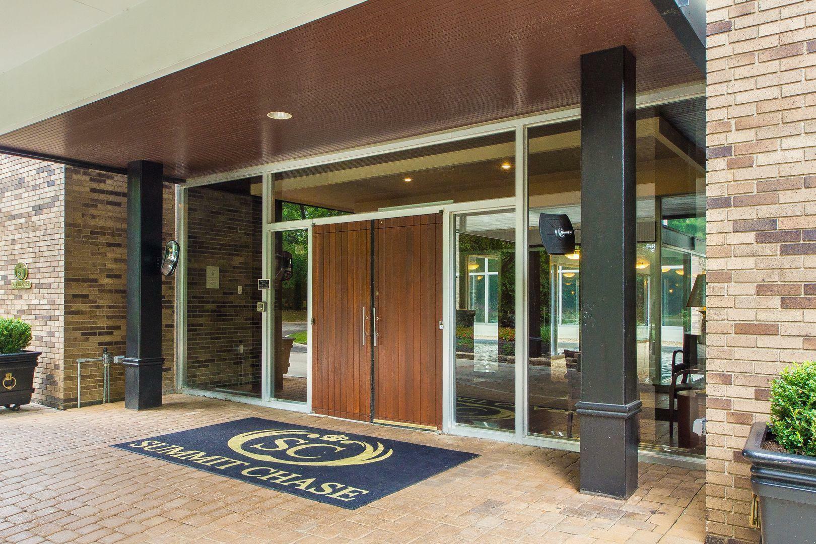 Property Photo: 1000 Urlin Avenue OH 43212