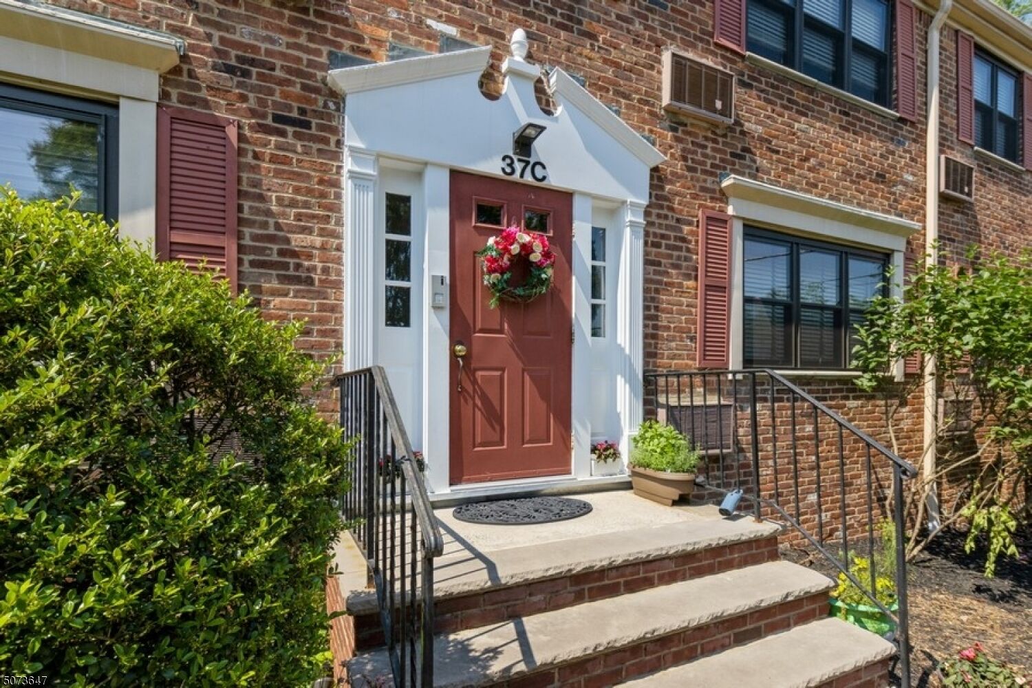 Property Photo:  37 Sandra Circle C-2  NJ 07090 