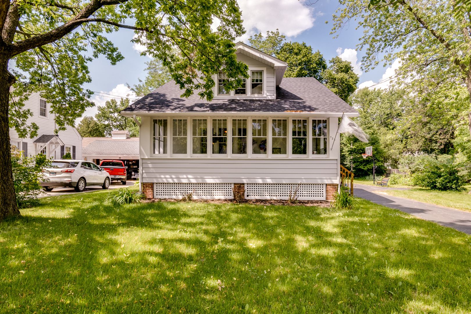 Property Photo:  723 W Wilson Street  IL 60510 