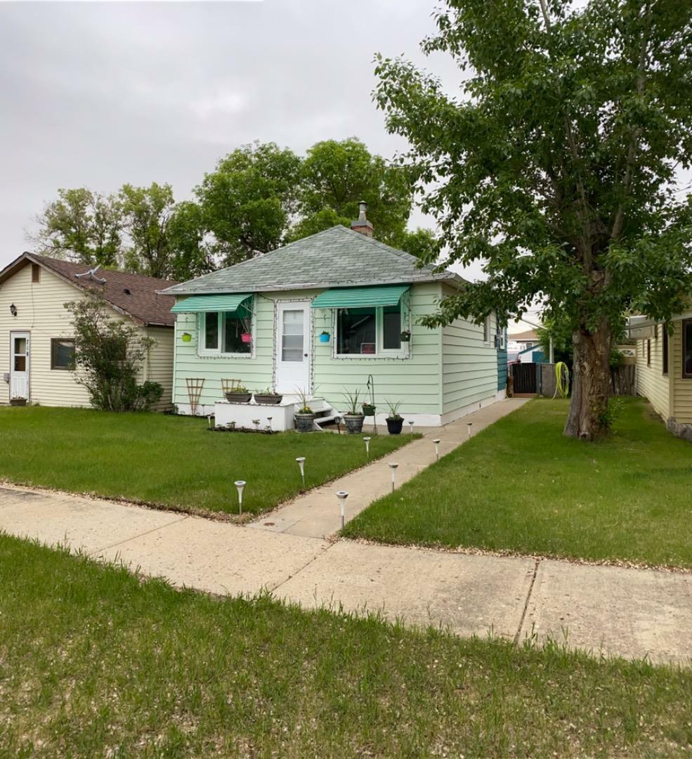 Property Photo: 720 2 Street AB T0J 0Y6