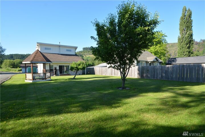 Property Photo: 16319 64th St E WA 98390