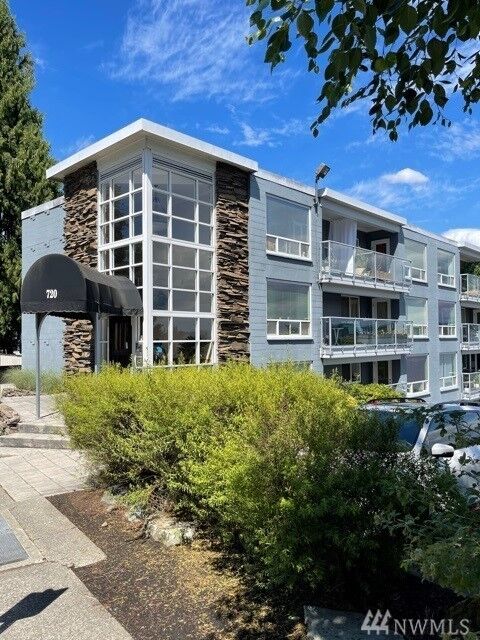 Property Photo:  720 Lakeside Ave S 403  WA 98144 