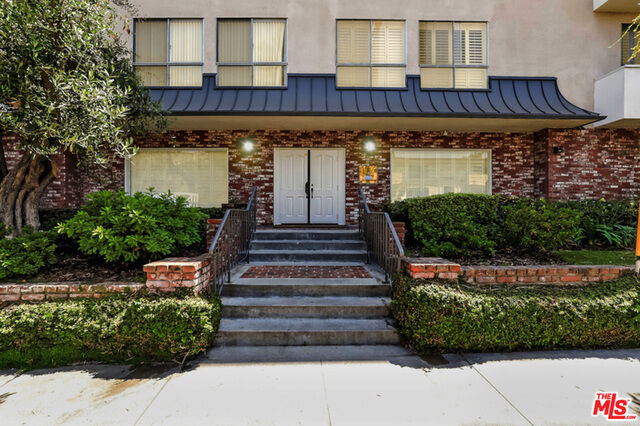 Property Photo:  10650   Holman Ave 112  CA 90024 