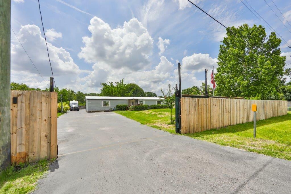 Property Photo:  6429 Woodsman Drive  FL 33544 