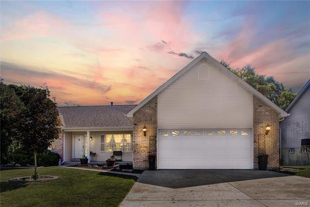 Property Photo:  1126 Sweeping Oaks   63304 