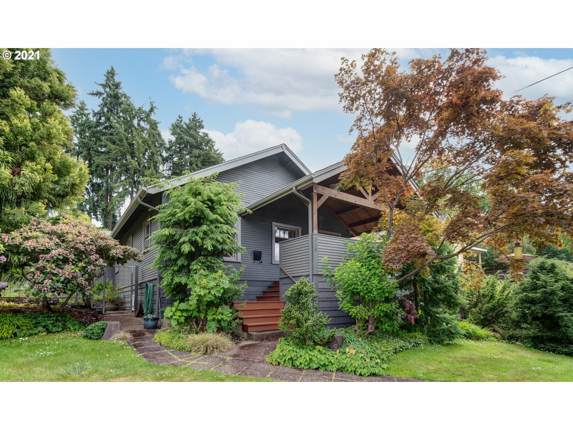 Property Photo: 338 W 22nd Ave OR 97405