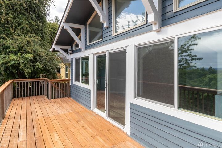 Property Photo: 402 NE Adams Ave WA 98532