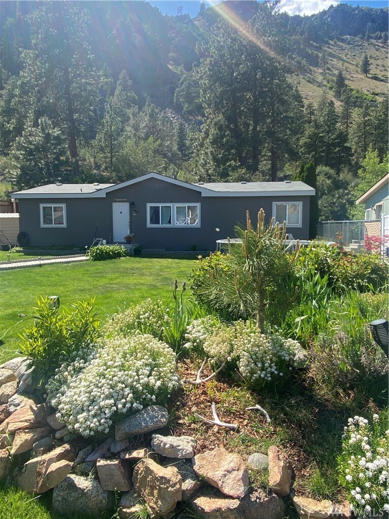 Property Photo: 14958 Golden Delicious WA 98822