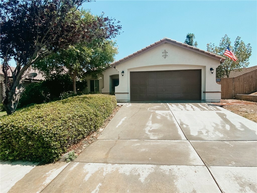 Property Photo:  25015 Clover Creek Lane  CA 92584 