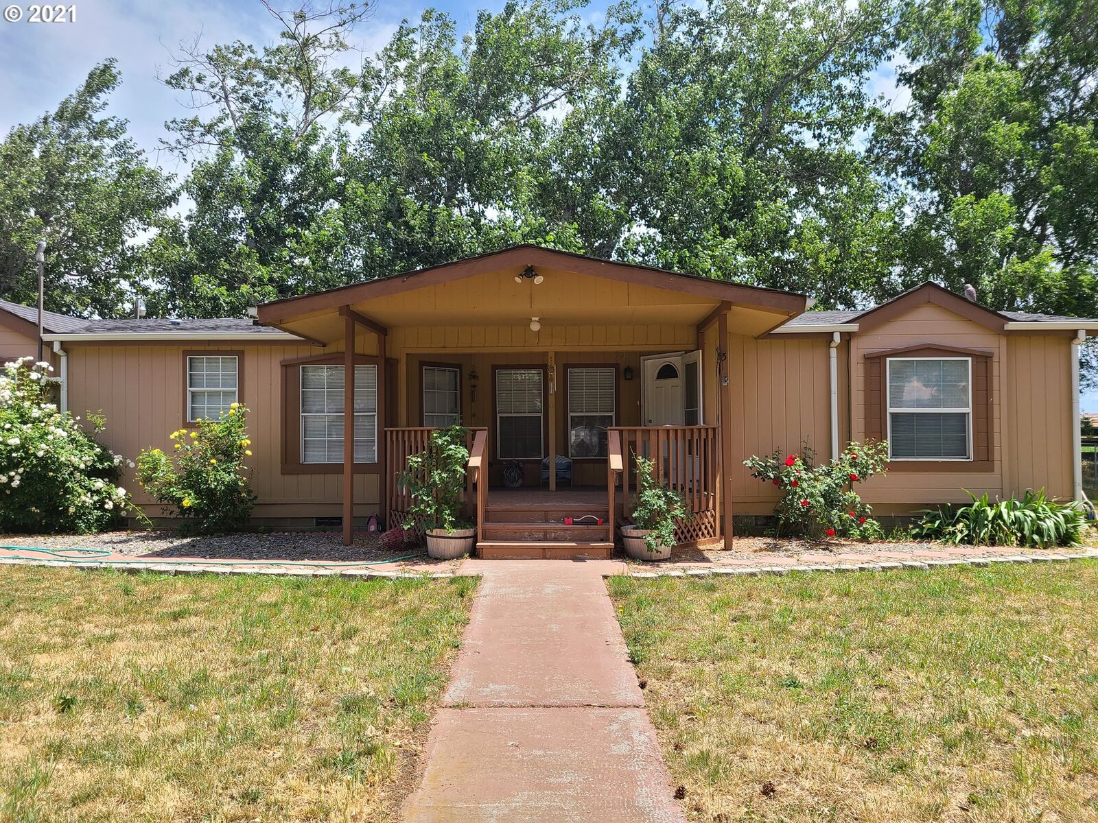 Property Photo:  5 New Castle Rd  WA 98617 