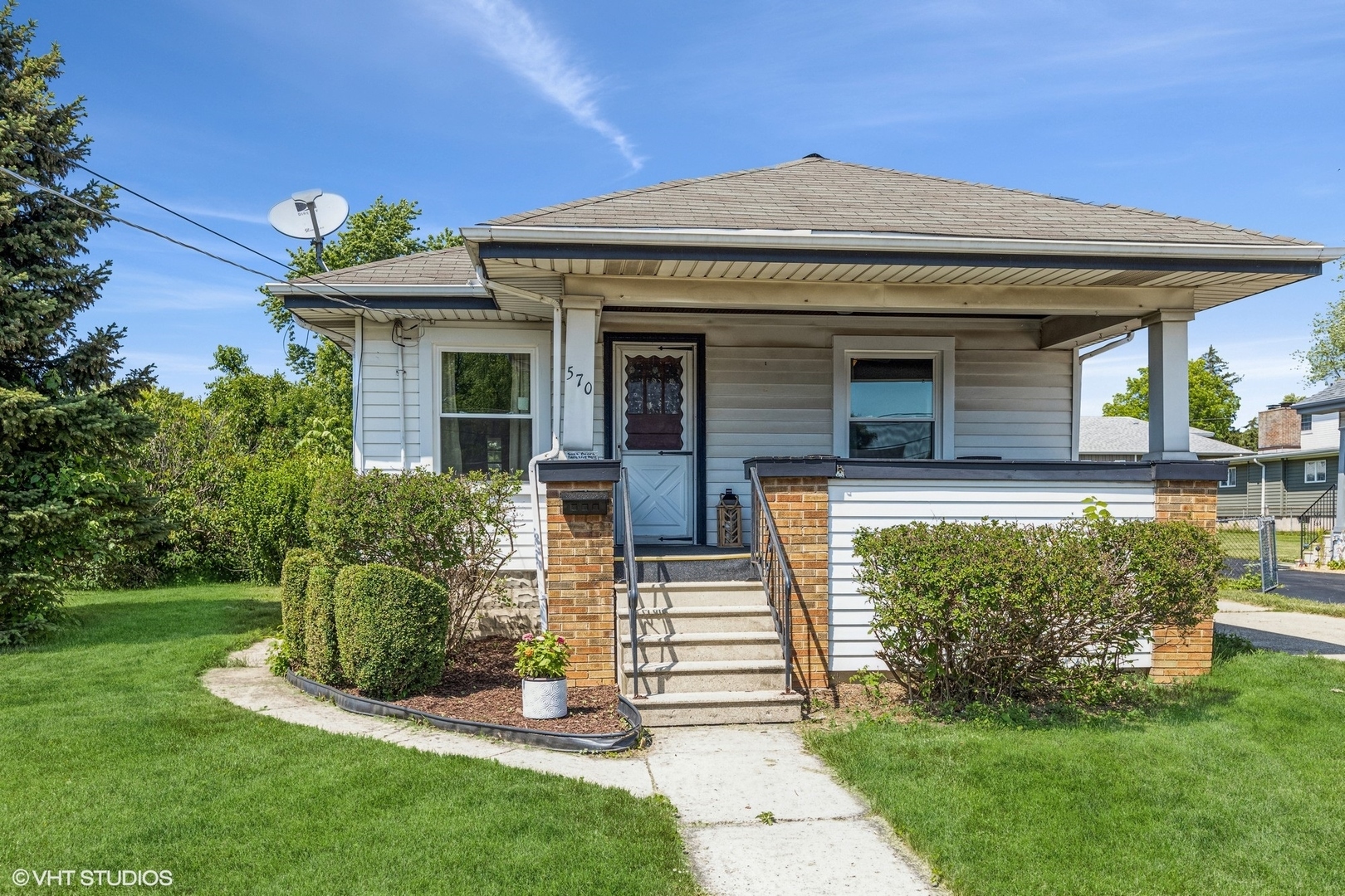 Property Photo:  570 E 13th Street  IL 60441 