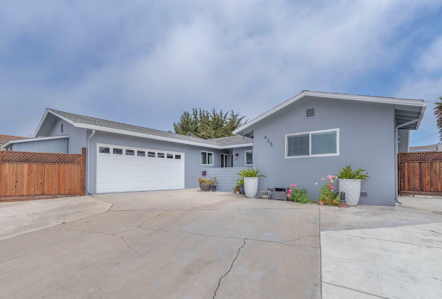 Property Photo:  425 Windsor Court  CA 93933 