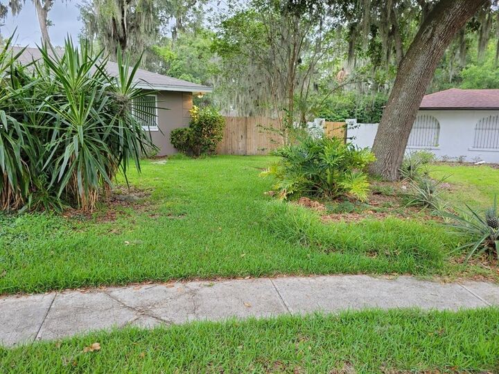 Property Photo:  130 Oak Square S  FL 33813 
