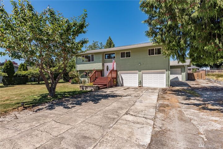 Property Photo: 1851 Harborcrest Place WA 98362