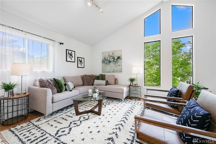 Property Photo: 2615 E Olive St WA 98122