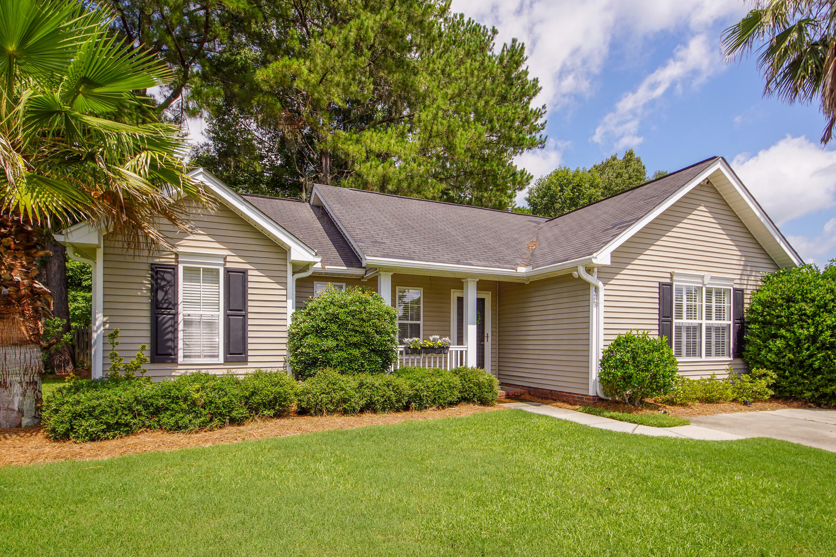 Property Photo:  433 Cabrill Drive  SC 29414 