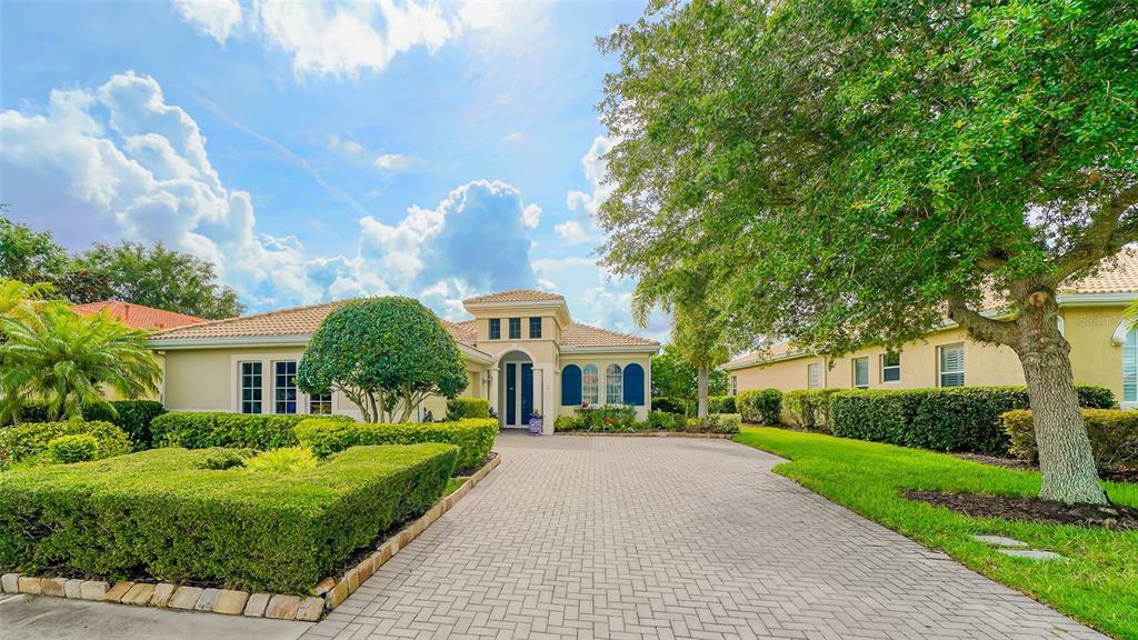 Property Photo: 305 Cipriani Way FL 34275