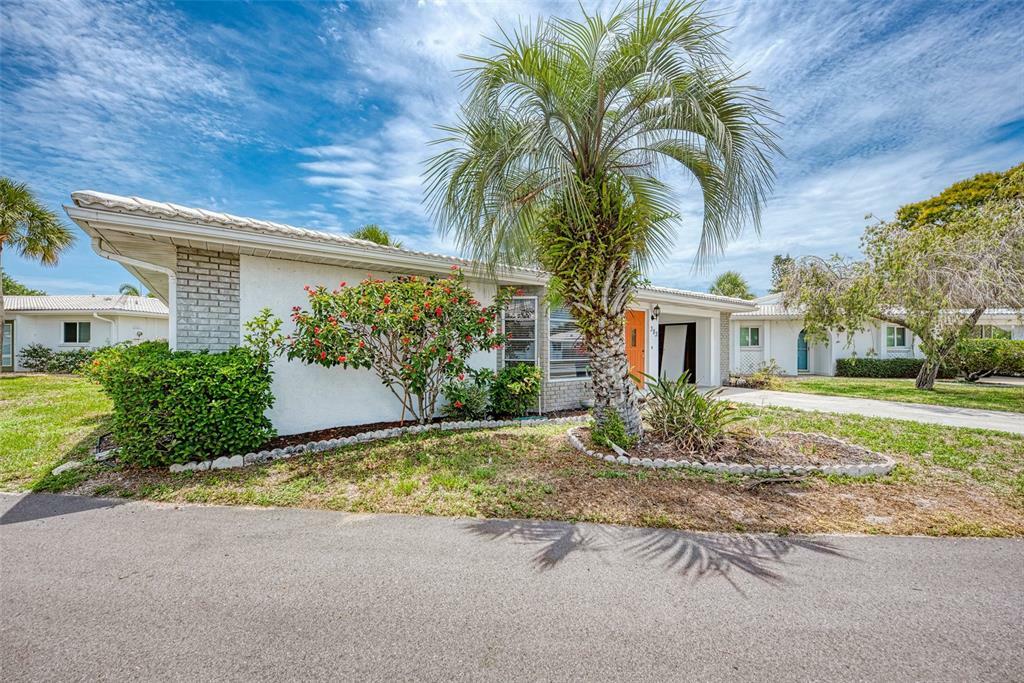 Property Photo:  383 Circlewood Drive Z-8  FL 34293 