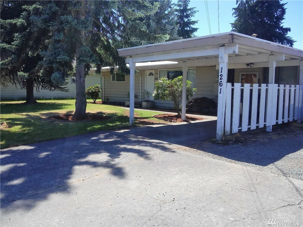 Property Photo:  1261 Cedar Ave  WA 98270 