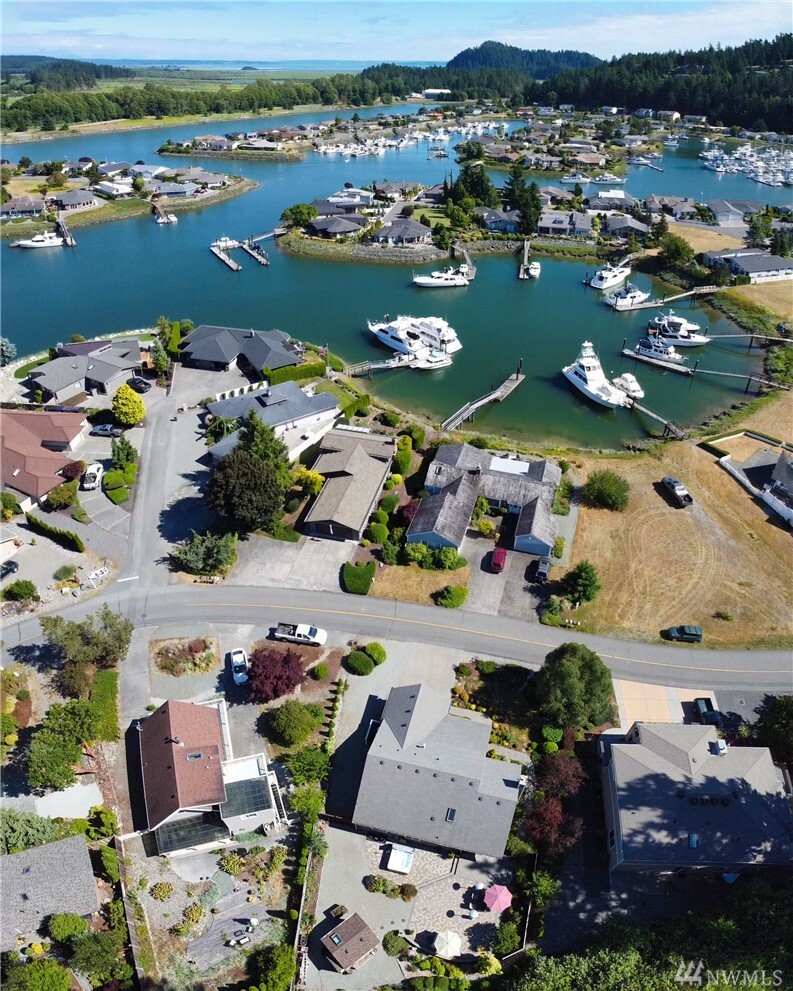 Property Photo:  207 Swinomish Dr  WA 98257 