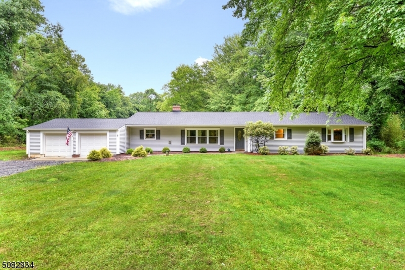 Property Photo:  5 Featherbed Ln  NJ 08844 