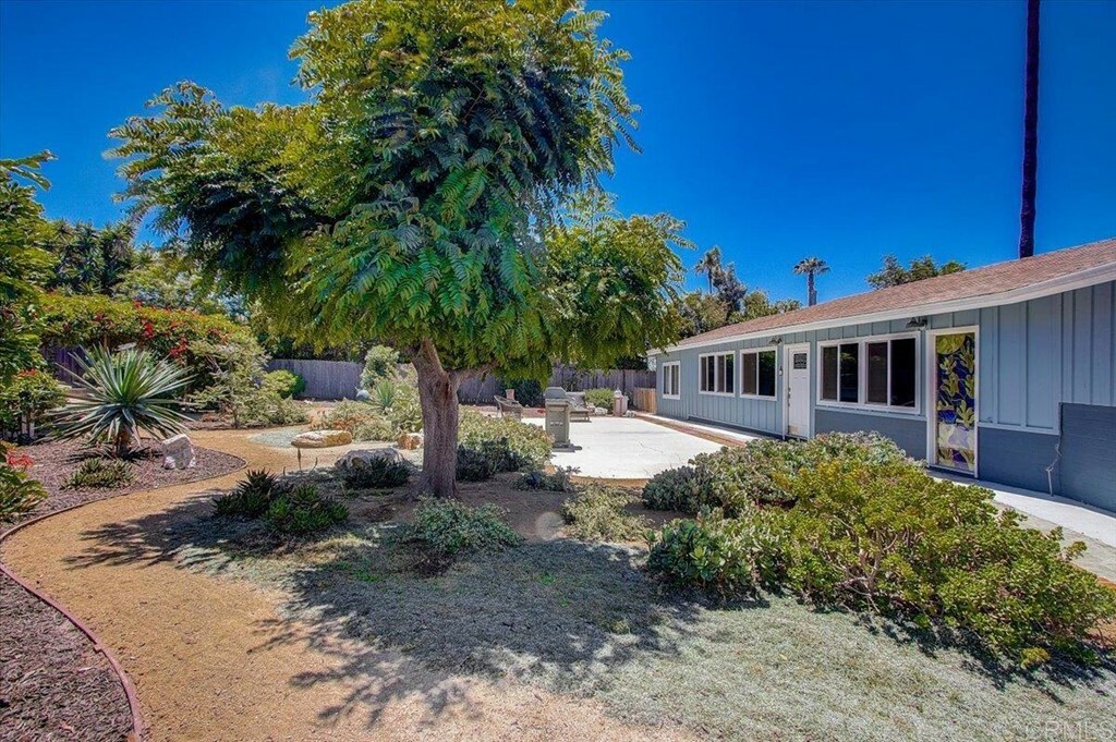 Property Photo:  2105 Loquat Place  CA 92054 