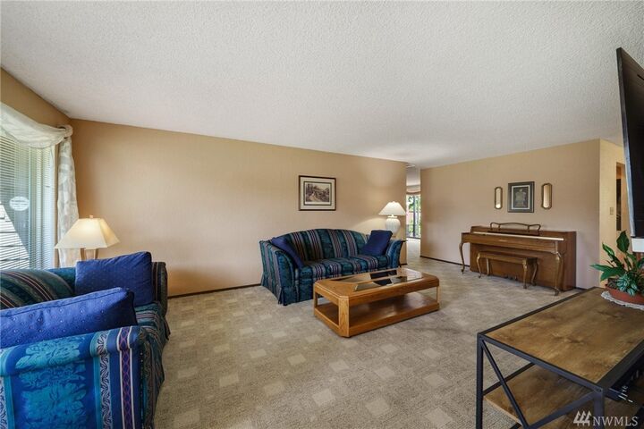 Property Photo:  1619 E Main St  WA 98002 