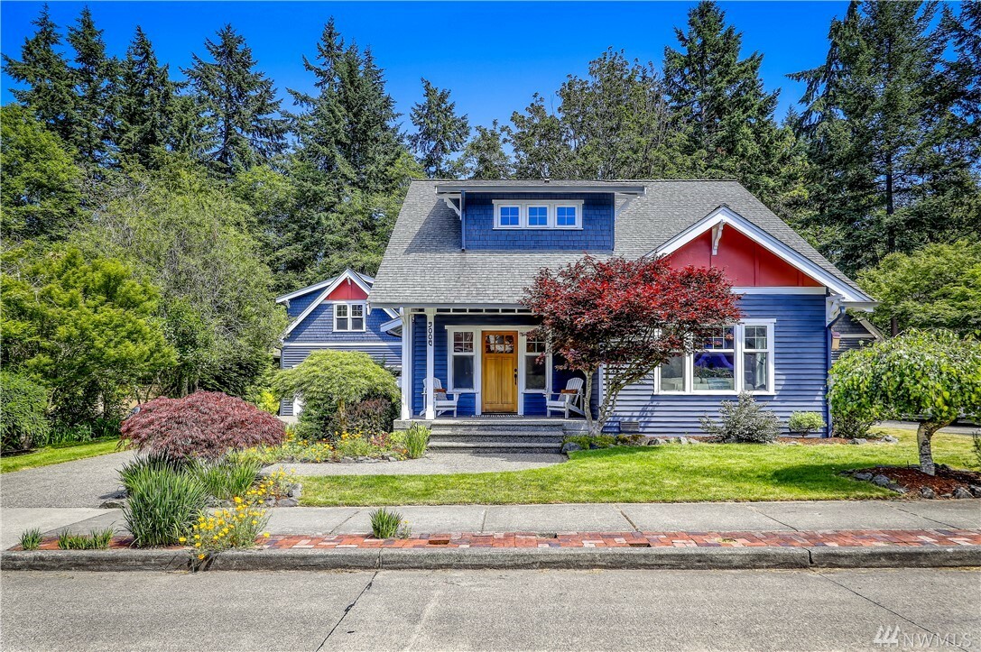 Property Photo:  9006 North Town Dr NE  WA 98110 