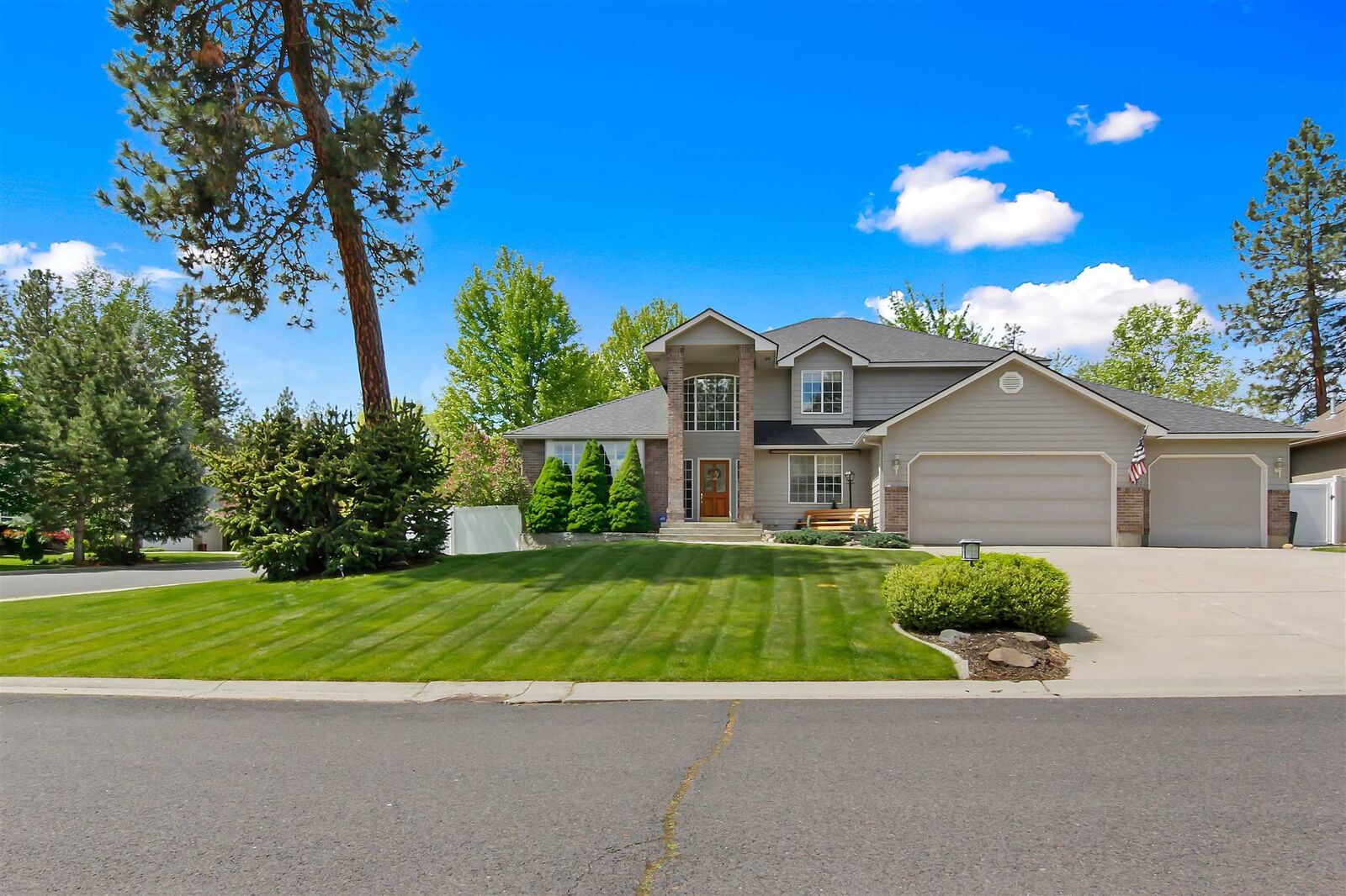 Property Photo: 15917 N Woodcrest Ct WA 99208