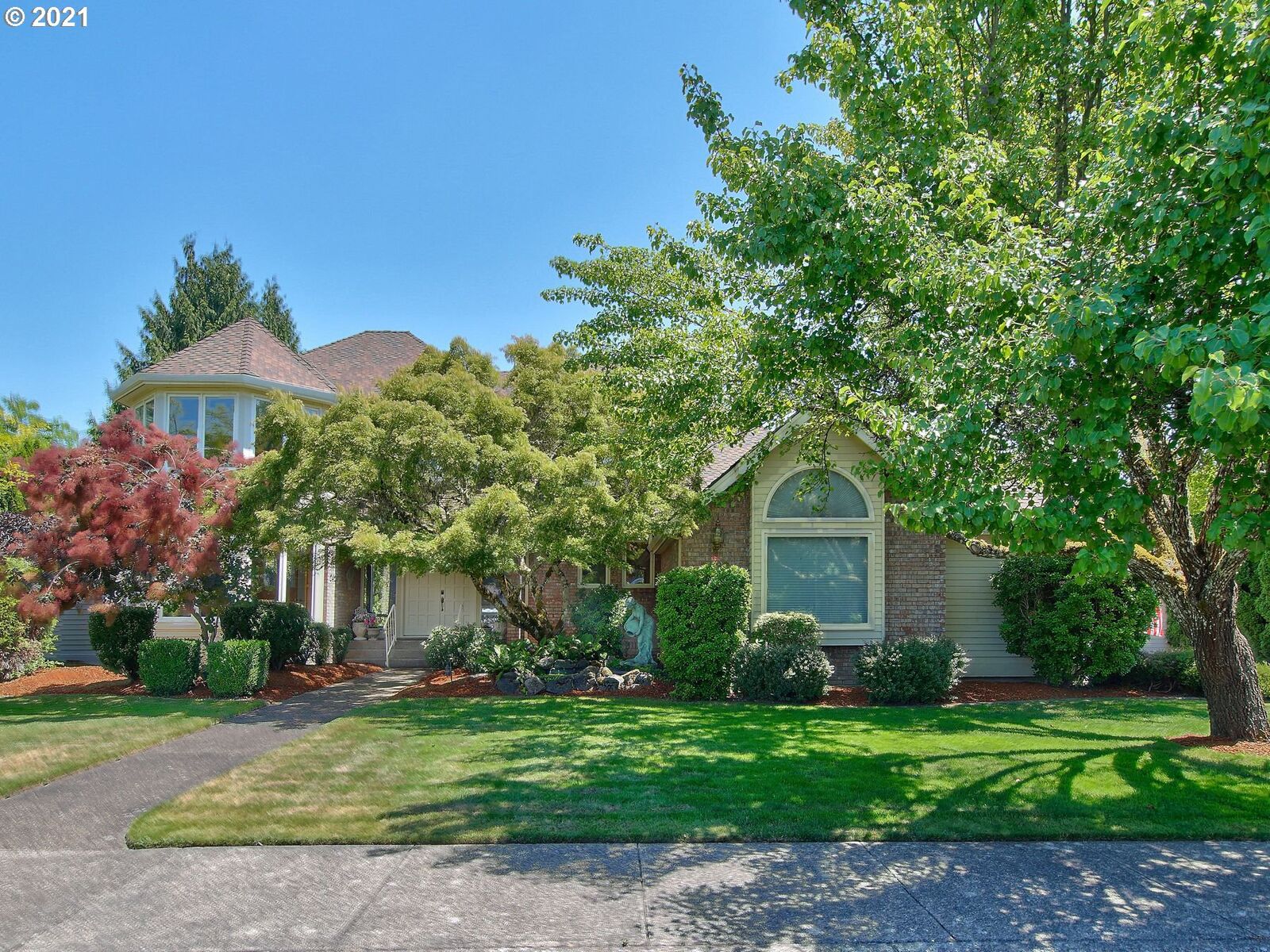 Property Photo:  2420 NW Crimson Ct  OR 97128 