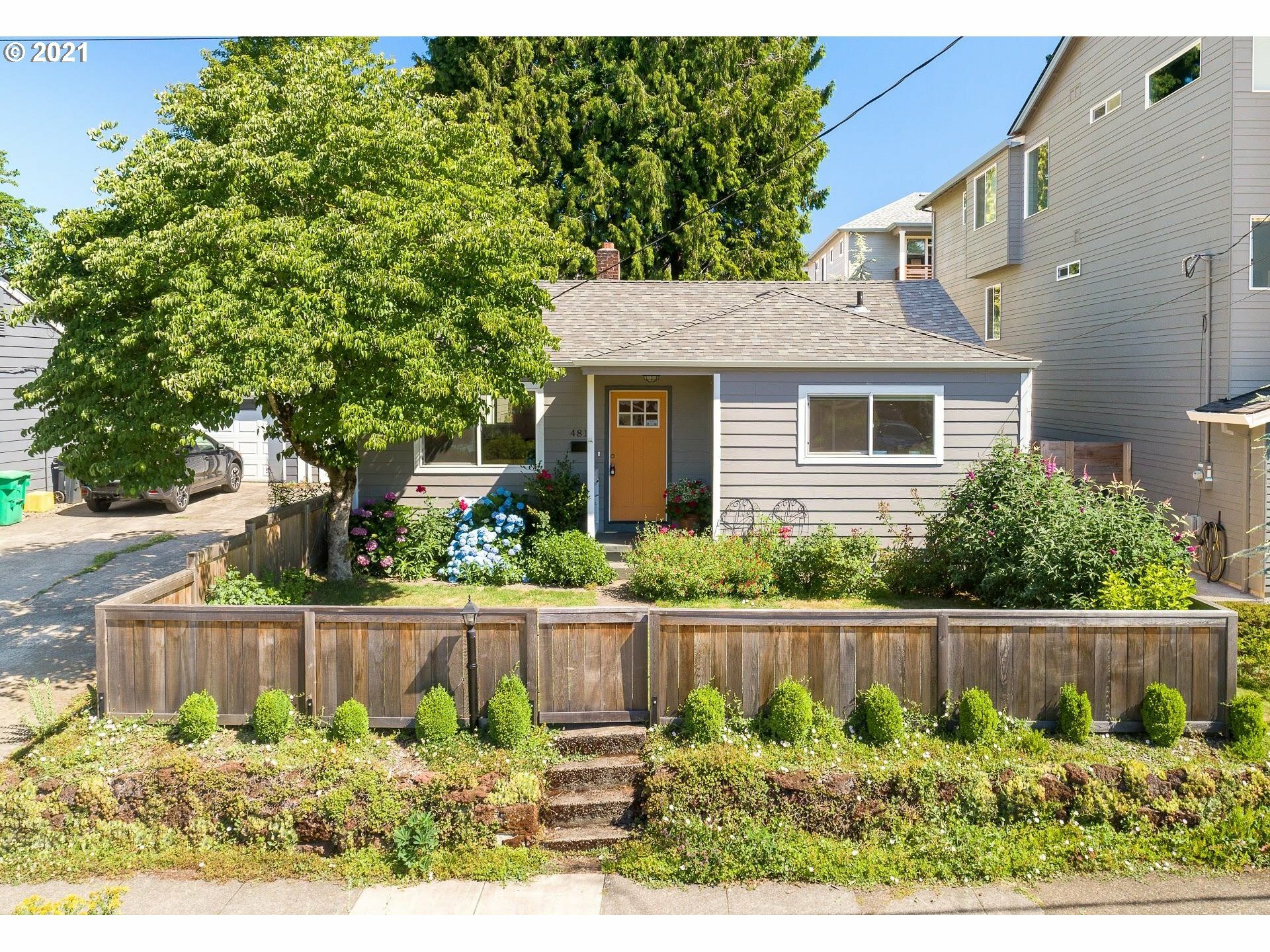Property Photo: 4813 SE Tibbetts St OR 97206