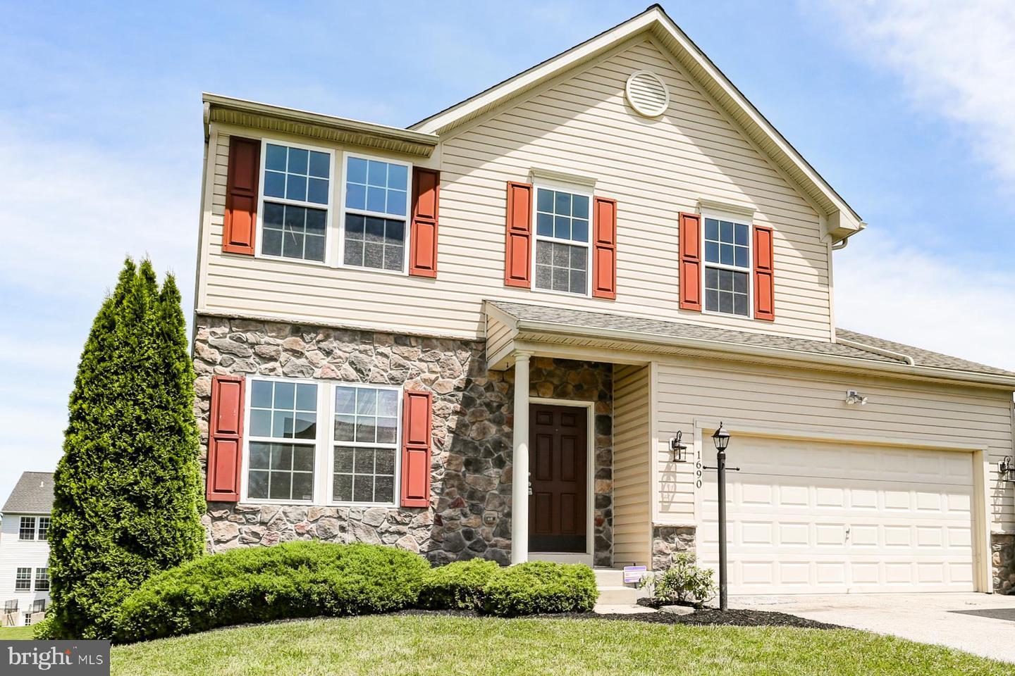 Property Photo: 1690 Rosebrook Drive PA 17402