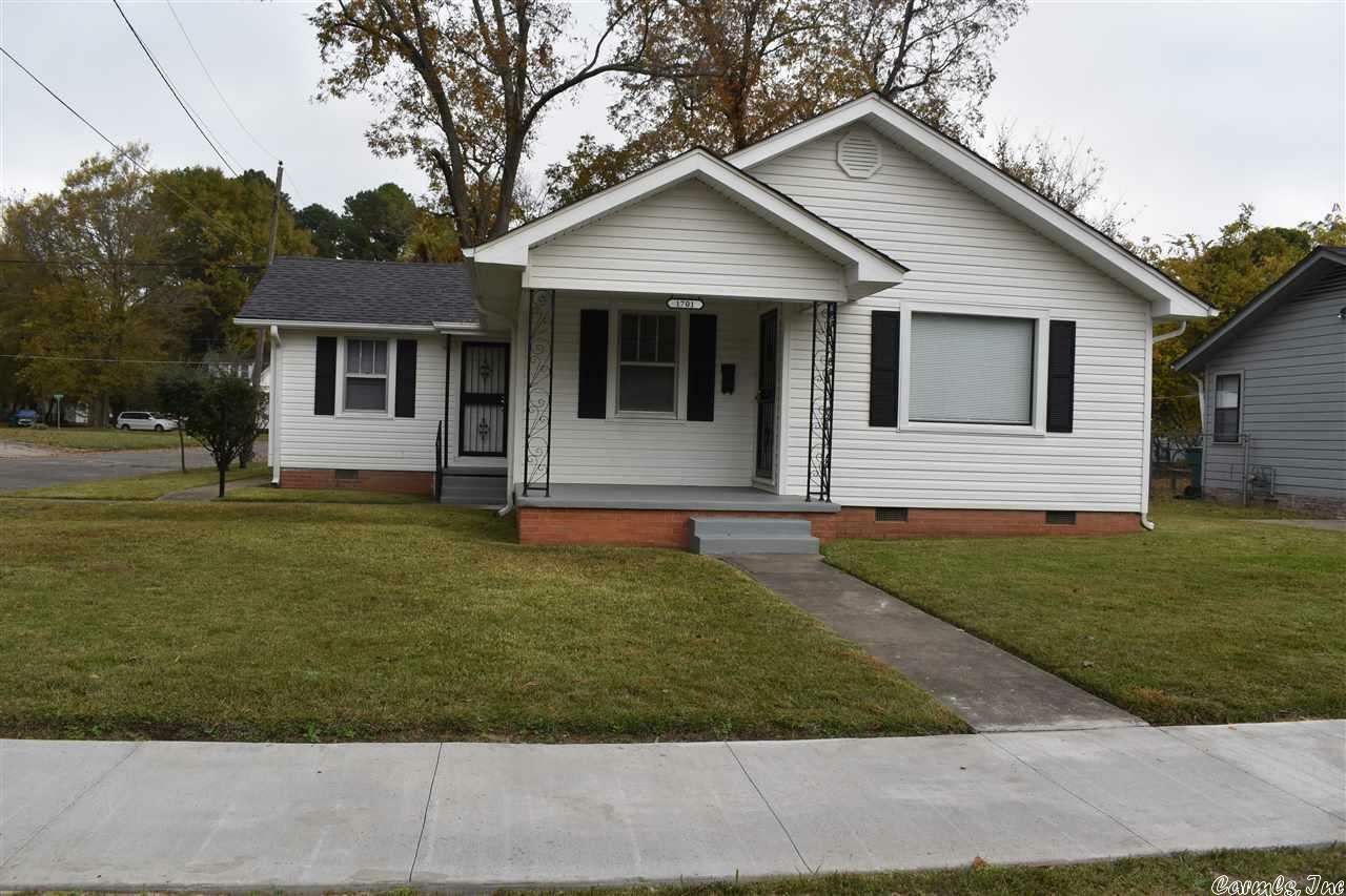 Property Photo:  1701 E 8th Streets  AR 71601 