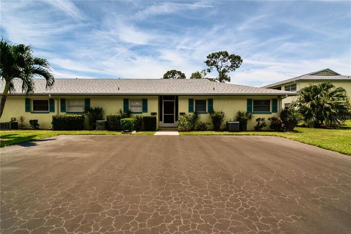 Property Photo:  1050 Lake McGregor Drive 6747  FL 33919 